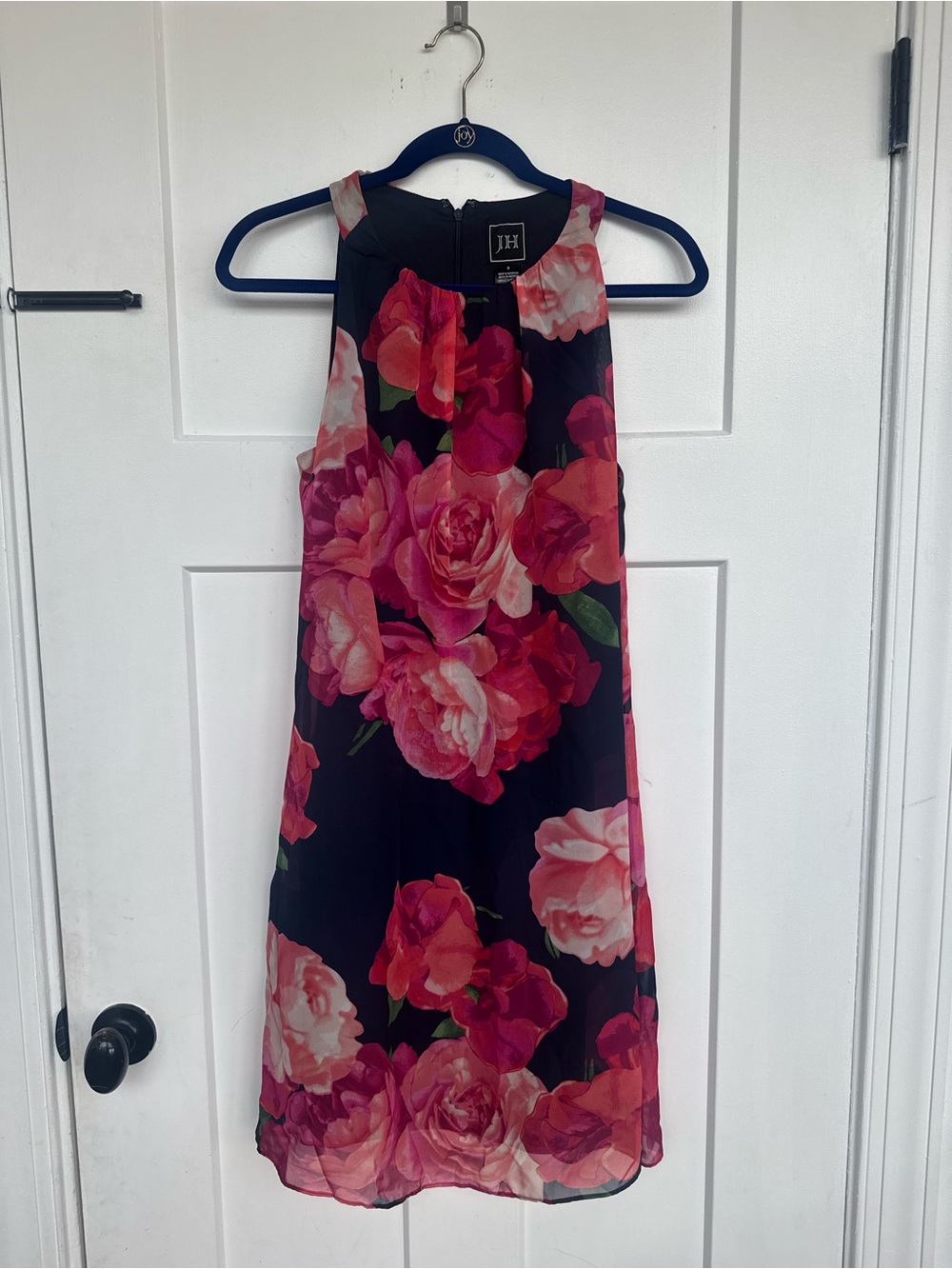 Jessica Howard Black Floral Sleeveless Shift Dress with Pink and Red Roses